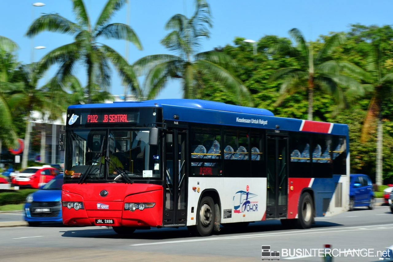 A Yutong ZK6118HG (JRL2498) operating on Causeway Link bus service P102